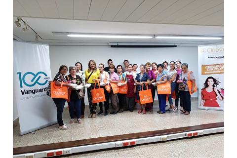 Porque las ensaldas son unos de los platos preferidos para todos. Por eso Vanguardia y el Club Vital realizo el taller de ensaldas y vinagretas. Con ingredientes frescos que calman el hambre e hidratan con un ¡ plus! de vitamina